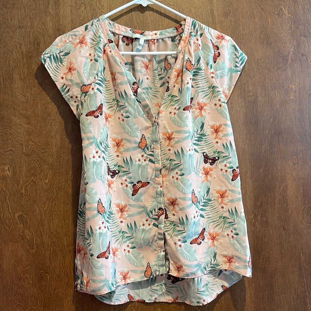 Joie BUTTERFLY SPLIT NECK SILK TOP IN PORCELAIN size small